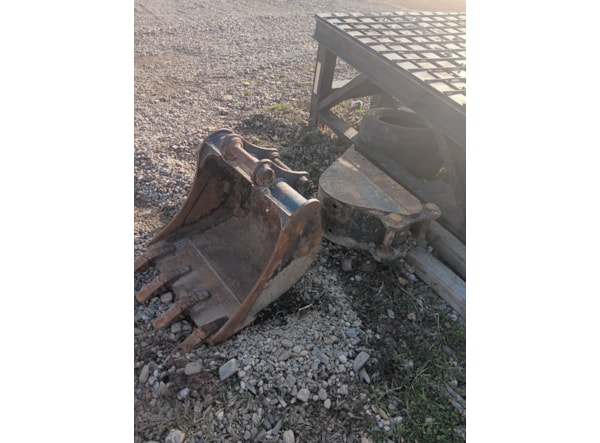 Midiexcavator SUNWARD SWE 60 UF - 3 cupe si cupla rapida mecanica Disponibil de inchiriere  de vanzare