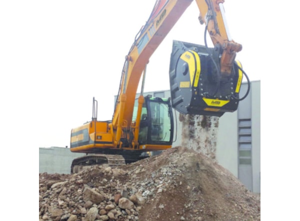 Cupa de concasare constructii MB Crusher BF 80.3 S4 -- excavator 18,5 - 29 t. de vanzare
