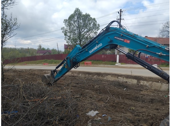 Midiexcavator SUNWARD 90UF de vanzare