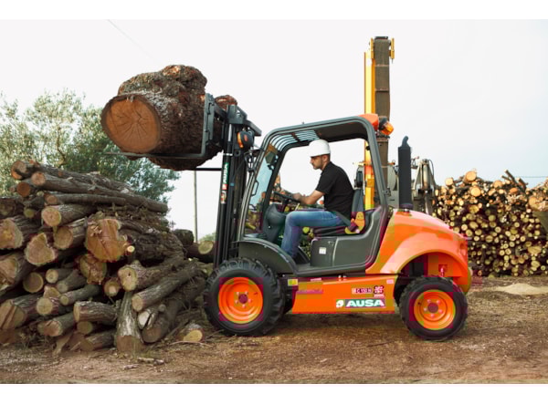 Motostivuitor Teren Accidentat Ausa C 150 H, 4x4, Cabina inchisa + triplex 4 m de vanzare
