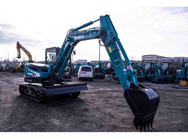Midiexcavator SUNWARD SWE 90 UF de vanzare
