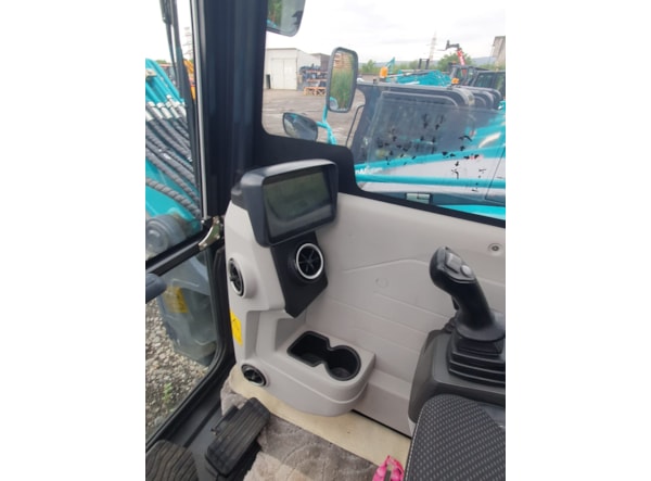 Midiexcavator SUNWARD  90UF de vanzare