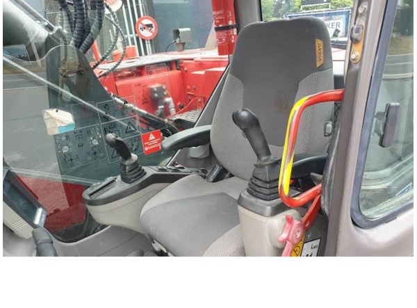 Excavator senile Volvo ECR 235 DL de vanzare