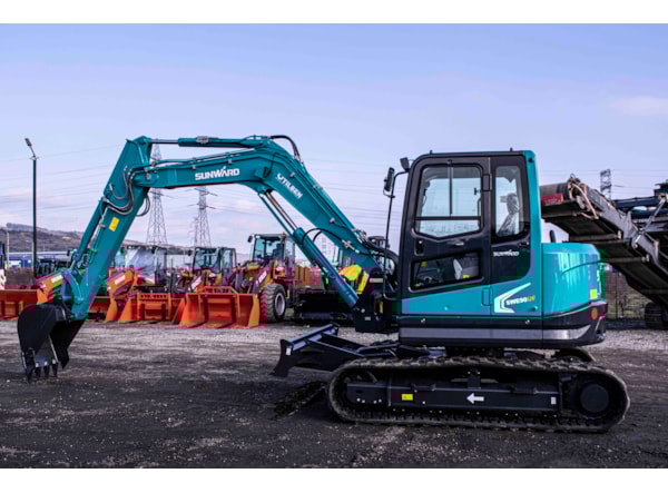 Midiexcavator SUNWARD SWE 90 UF de vanzare
