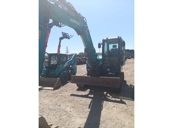Midiexcavator SUNWARD 90UF de vanzare