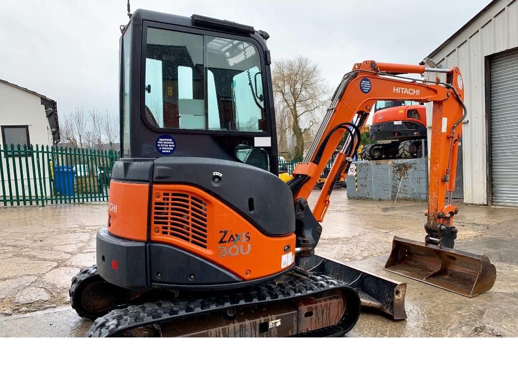 Piese Miniexcavator Hitachi ZX 30 U-2 de vanzare 233526 UTILBEN
