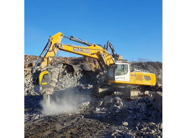 Cupa de concasare constructii MB Crusher BF 135.8 -- excavatoare 48 - 80 t. de vanzare