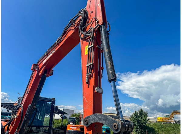 Midiexcavator SUNWARD 90uf  + Picon 400 kg de vanzare