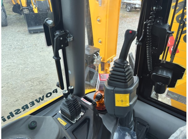Buldoexcavator CUKUROVA 885 STAGE V Echipare Pro de vanzare
