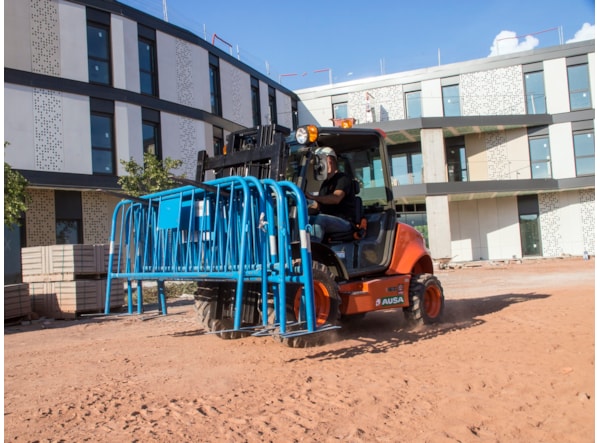Motostivuitor Teren Accidentat Ausa C 150 H, 4x4, Cabina inchisa + triplex 4 m de vanzare