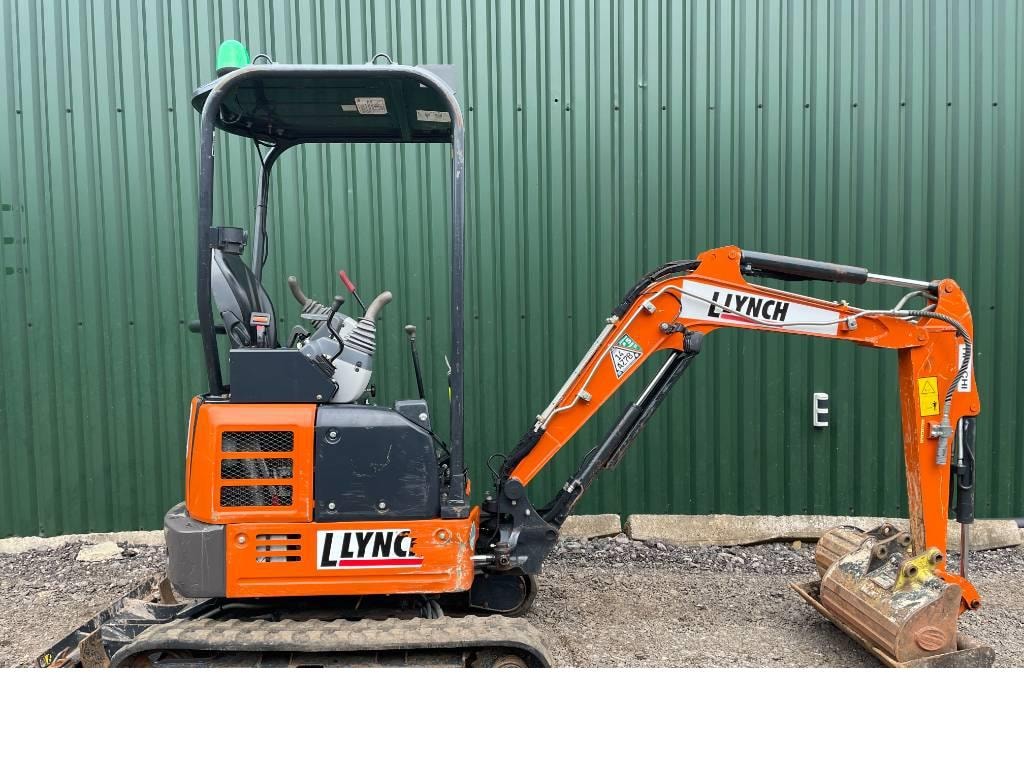 にゅ　ちぇ　　5 Piese Miniexcavator Hitachi ZX 19 U-5 de vanzare 388773 UTILBEN