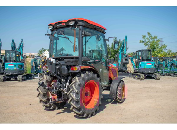 Tractor Kioti CK 3530C-EU cabina cu AC, transmisie manuala si incarcator frontal de vanzare