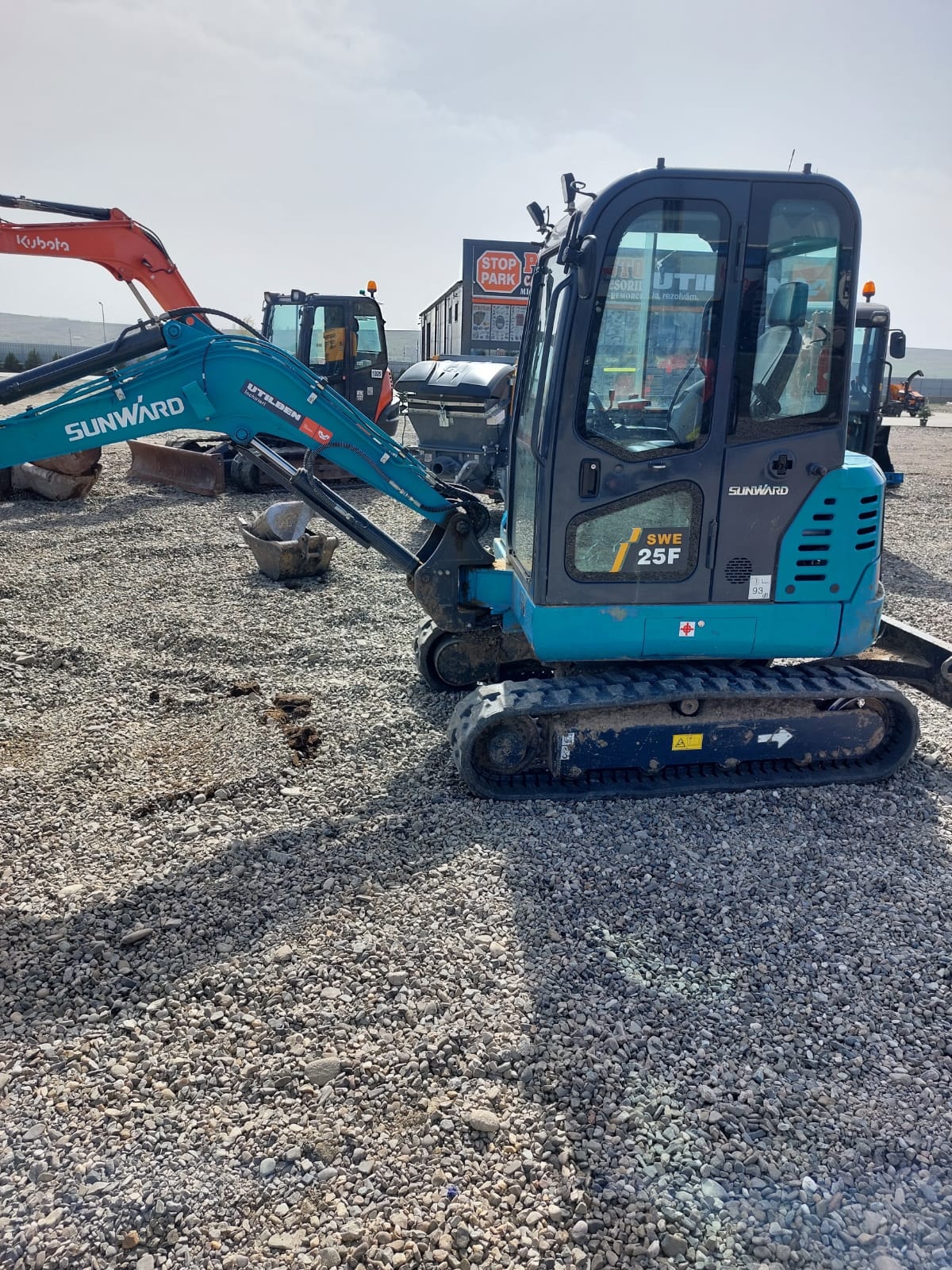 Miniexcavatoare 25F