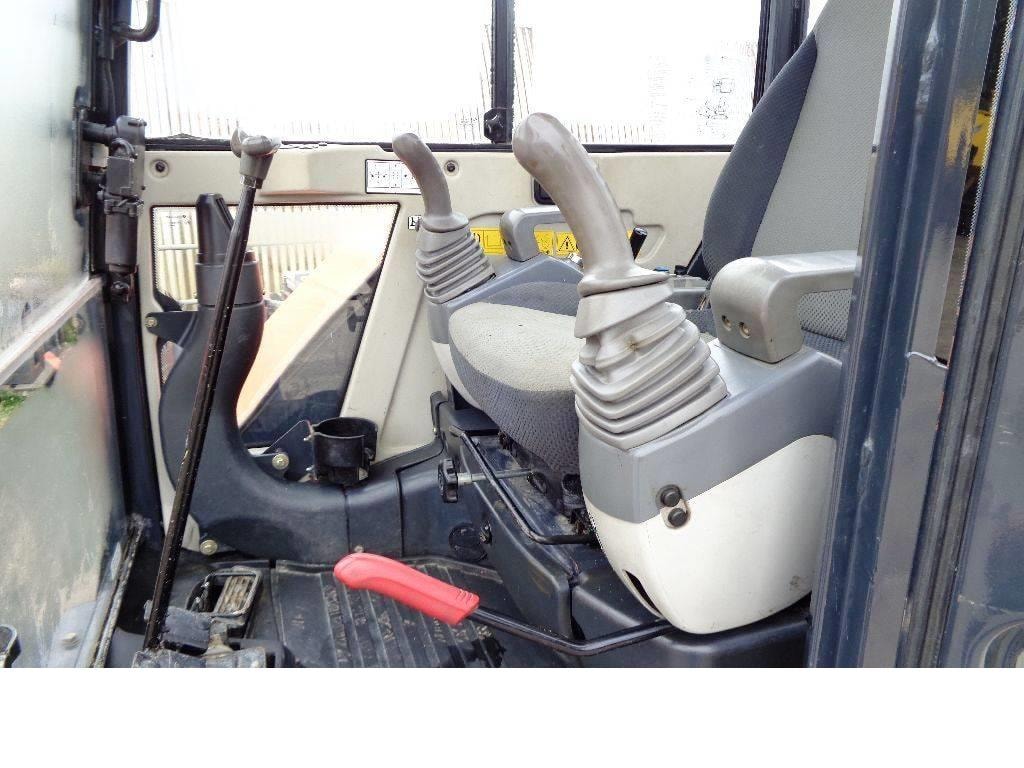 ＠ Miniexcavator Hitachi ZX 27-3 CLR de vanzare 251981 UTILBEN