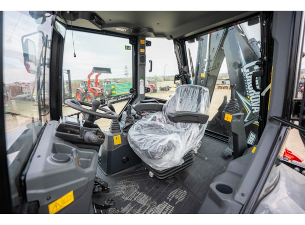 Buldoexcavator CUKUROVA  888XG  STAGE V roti egale -pompa axiala Bosch Rexroth- 2 ani Garantie  de vanzare