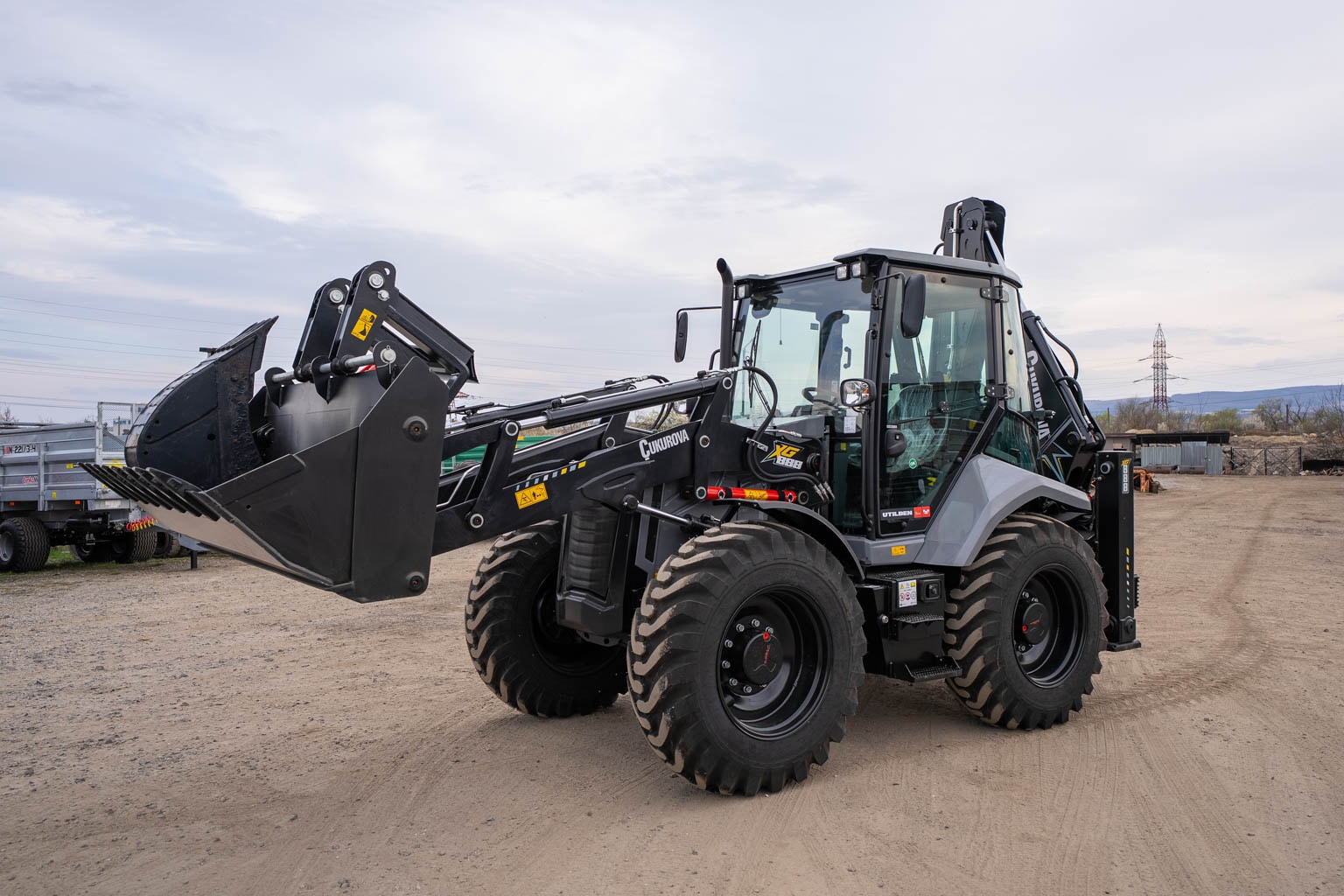 Inchirieri buldoexcavatoare Colosus 9 tone