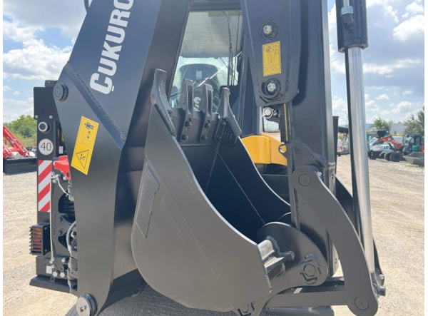 Buldoexcavator CUKUROVA 884 STAGE V de vanzare