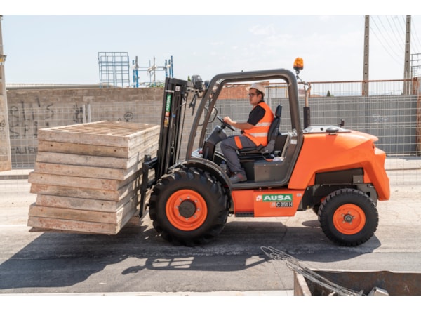 Motostivuitor Teren Accidentat Ausa C 251 H X4 , cabina deschisa de vanzare