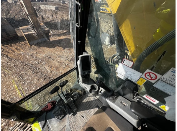 Excavator senile Caterpillar 320 FL de vanzare