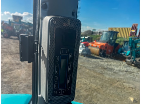 Midiexcavator SUNWARD 60 uf DISPONIBIL PENTRU INCHIRIERE de vanzare