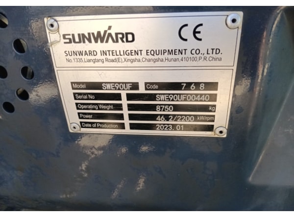 Midiexcavator SUNWARD 90uf  + Picon 400 kg de vanzare
