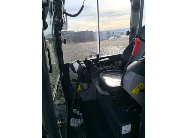 Midiexcavator SUNWARD SWE 60 UF - 3 cupe si cupla rapida mecanica Disponibil de inchiriere  de vanzare