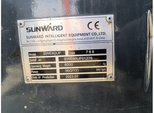 Midiexcavator SUNWARD SWE 60 UF - 3 cupe si cupla rapida mecanica Disponibil de inchiriere  de vanzare