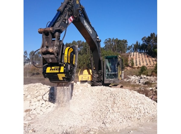 Cupa de concasare constructii MB Crusher BF 60.1 S4 -- excavator 8 - 18 t. de vanzare