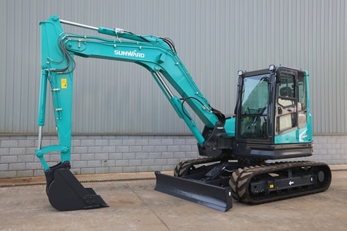 Midiexcavator SUNWARD SWE 90 UF de vanzare