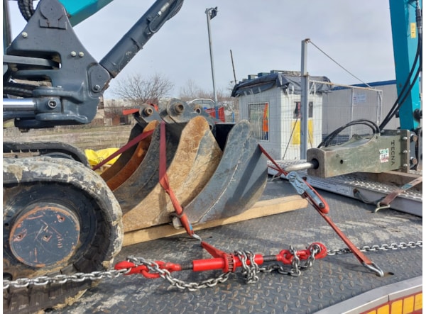 Miniexcavator SUNWARD 35UF DISPONIBIL PENTRU INCHIRIERE de vanzare