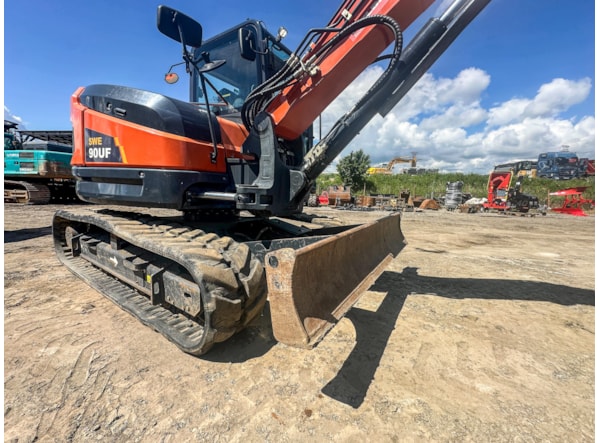 Midiexcavator SUNWARD 90uf  + Picon 400 kg de vanzare
