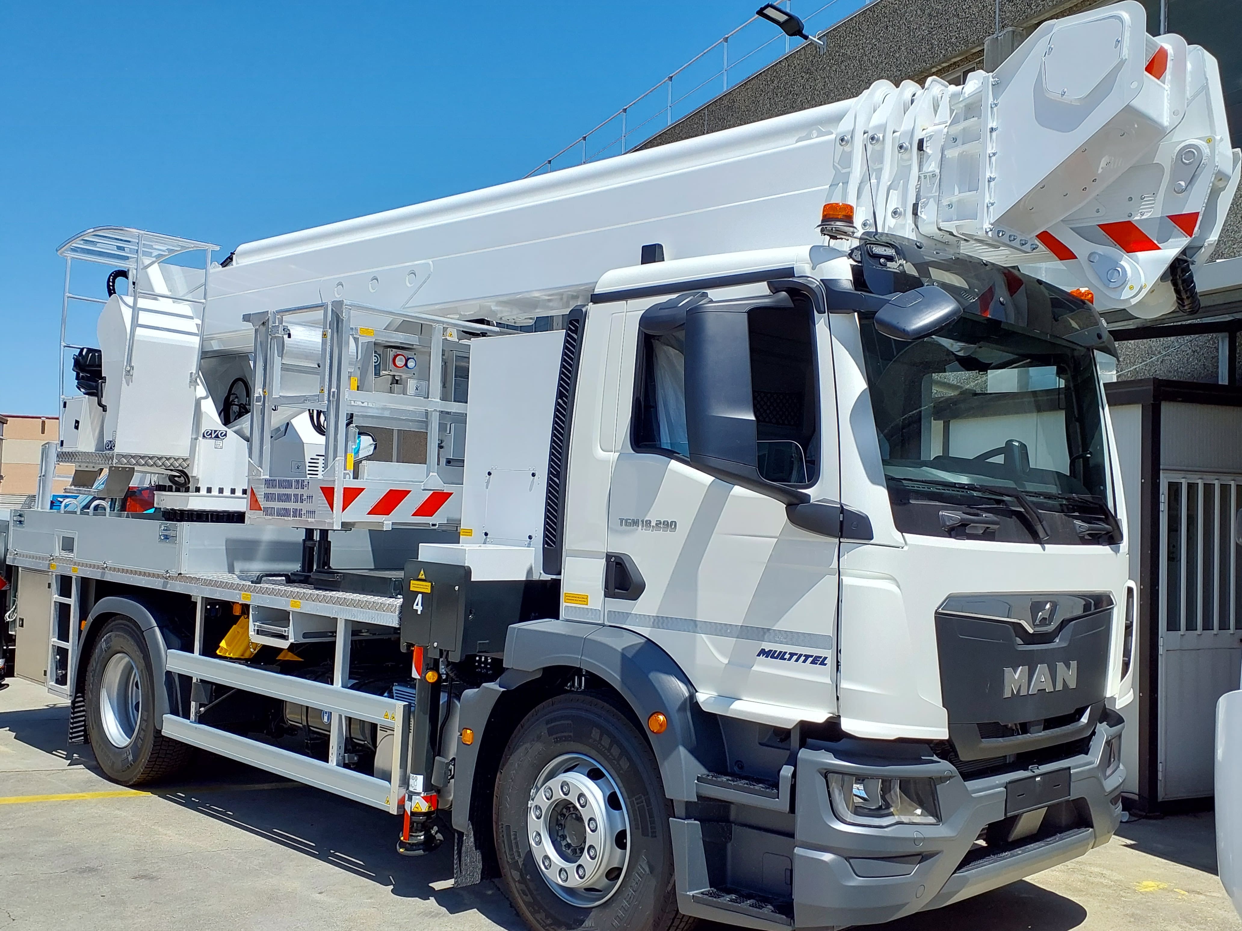 Nacela Autosasiu MJ 375 - Autosasiu MAN 4 x 4 