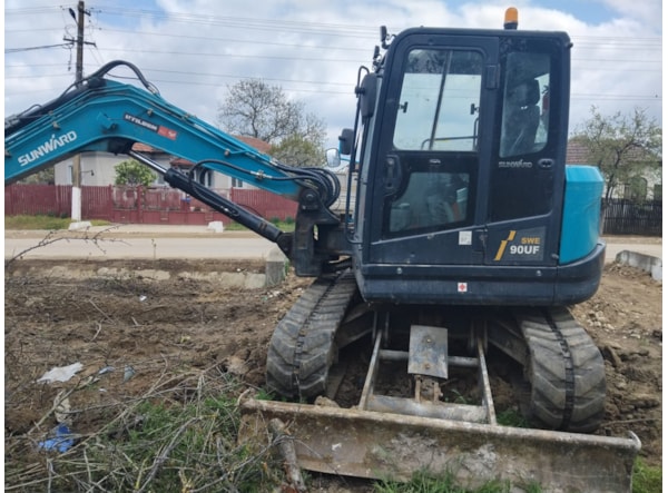 Midiexcavator SUNWARD 90UF de vanzare