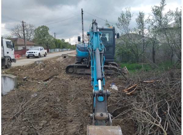 Midiexcavator SUNWARD 90UF de vanzare