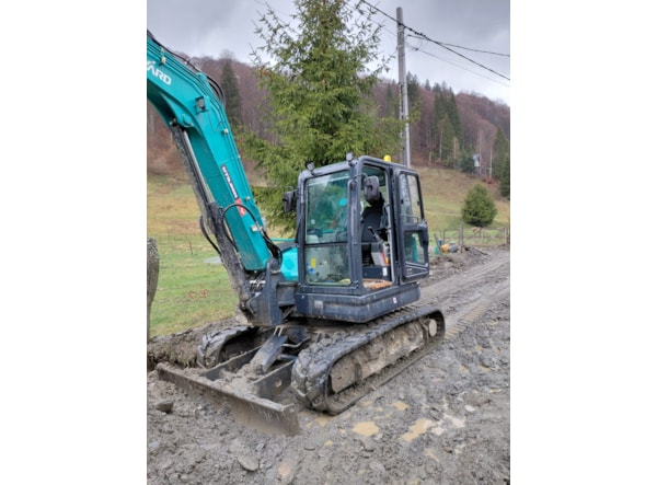 Midiexcavator SUNWARD  90UF de vanzare