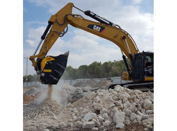 Cupa de concasare constructii MB Crusher BF120.4 S4 -- excavatoare 30 - 45 t. de vanzare