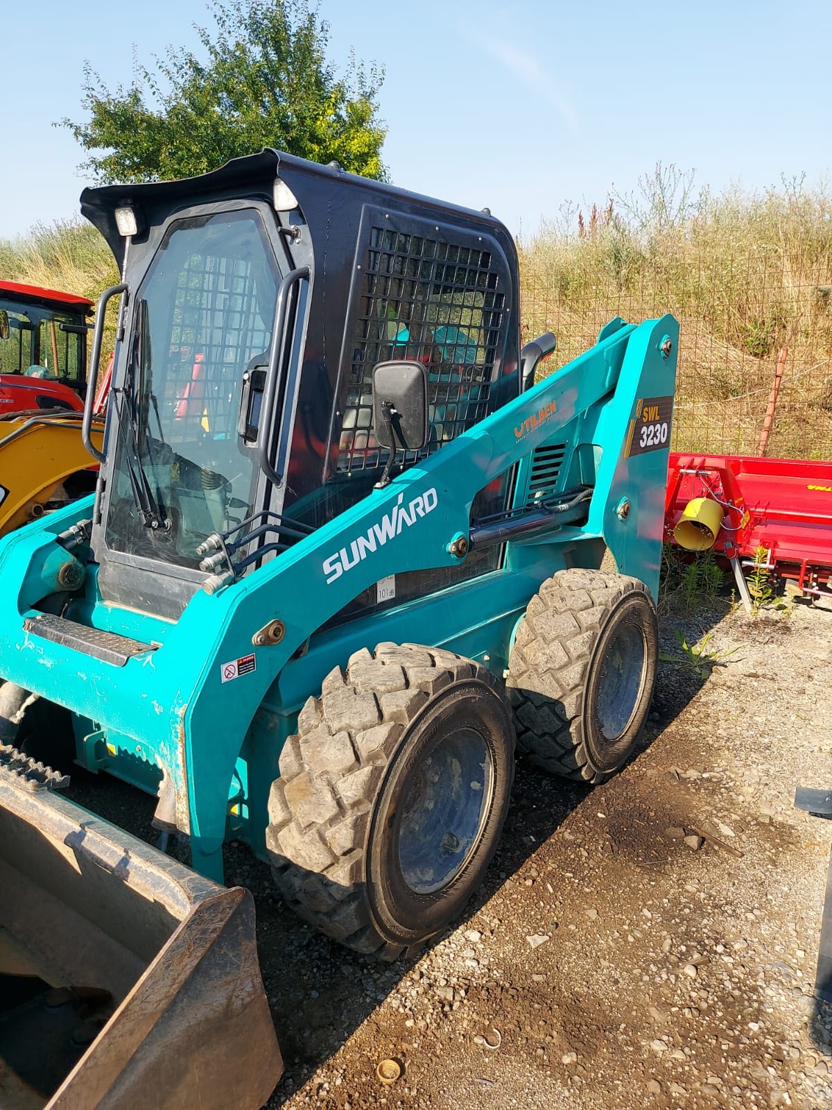 Miniincarcatoare 3230 R DISPONIBIL PENTRU INCHIRIERE
