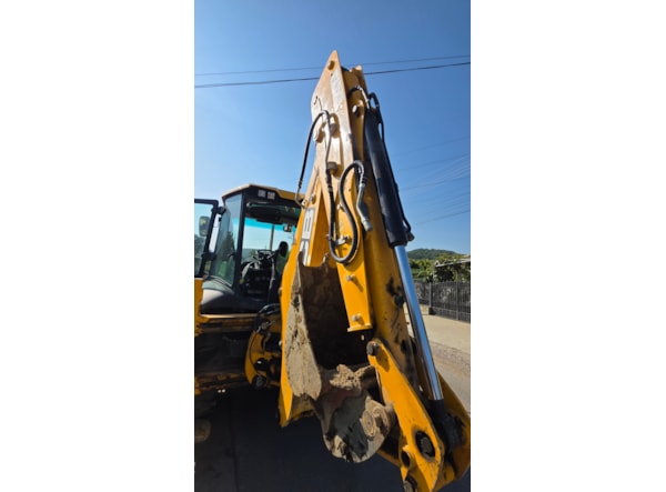 Buldoexcavator JCB 3CX de vanzare