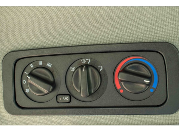 Tractor Kioti CK 3530C-EU cabina cu AC, transmisie manuala si incarcator frontal de vanzare