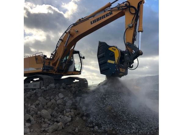 Cupa de concasare constructii MB Crusher BF120.4 S4 -- excavatoare 30 - 45 t. de vanzare