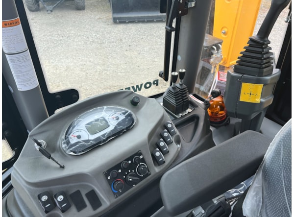 Buldoexcavator CUKUROVA 885 STAGE V Echipare Pro de vanzare