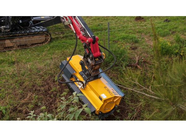 Tocator vegetatie - excavator Femac T7 125  -- midiexcavator 6 - 8 t. de vanzare