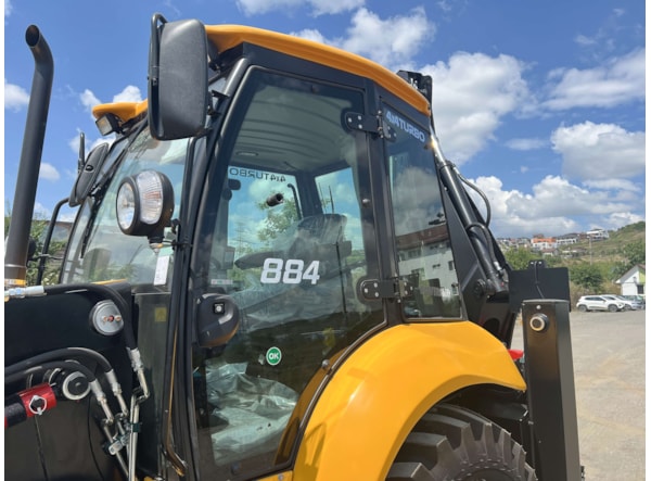 Buldoexcavator CUKUROVA 884 STAGE V de vanzare