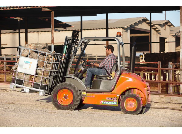 Motostivuitor Teren Accidentat Ausa C 150 H, 4x4, Cabina inchisa + triplex 4 m de vanzare
