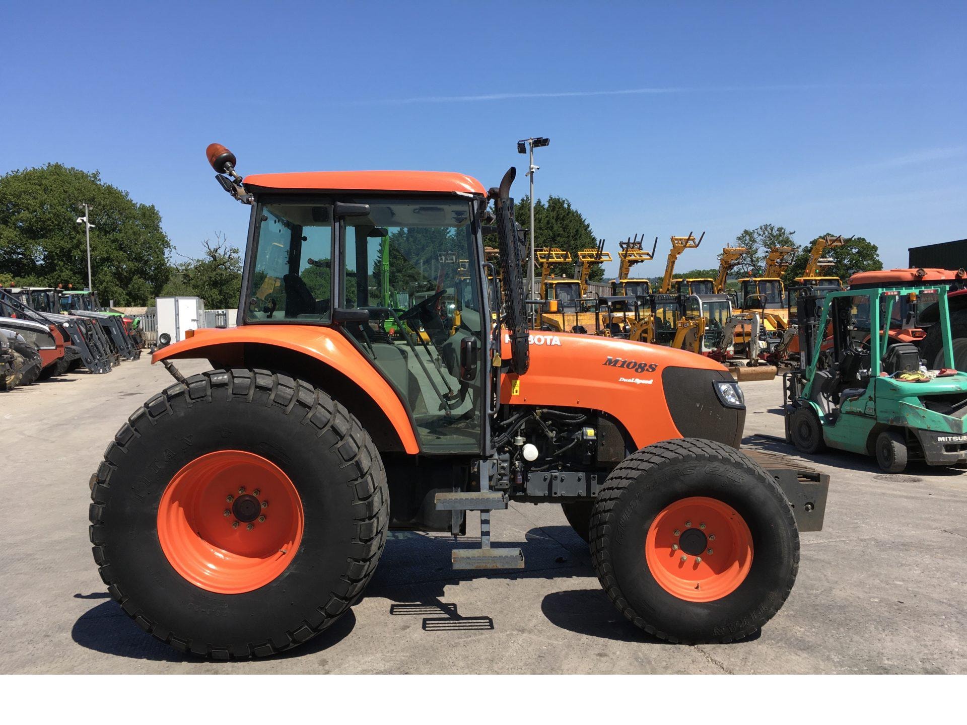 Tractor Second Hand Kubota m108s dual speed de vanzare 328986 UTILBEN
