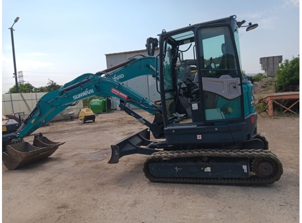 Miniexcavator SUNWARD 35UF  R DISPONIBIL PENTRU INCHIRIERE de vanzare