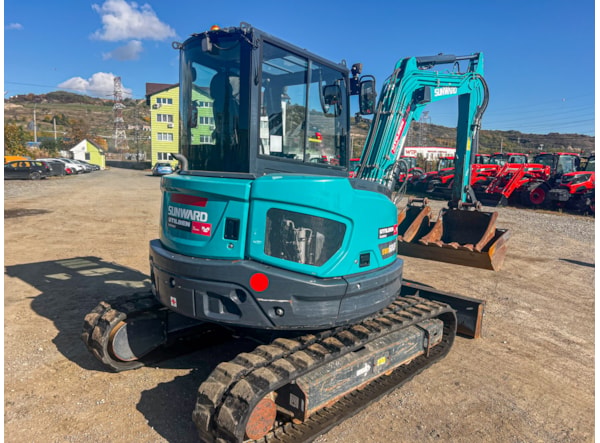 Midiexcavator SUNWARD 60 uf DISPONIBIL PENTRU INCHIRIERE de vanzare