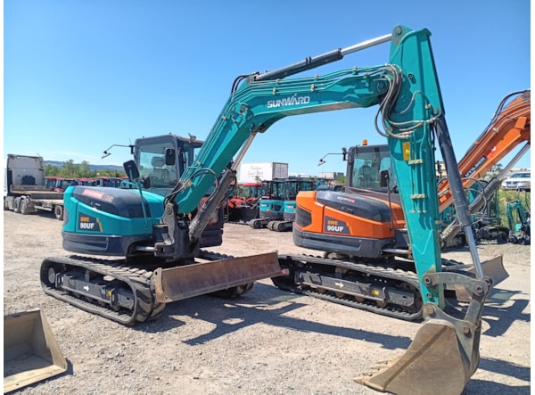 Midiexcavator SUNWARD 90UF de vanzare