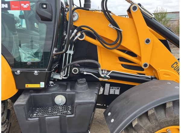Buldoexcavator CUKUROVA 885 STAGE V Echipare Pro de vanzare