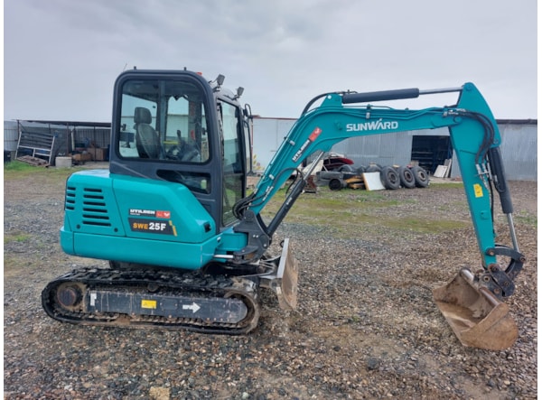 Miniexcavator SUNWARD 25F de vanzare